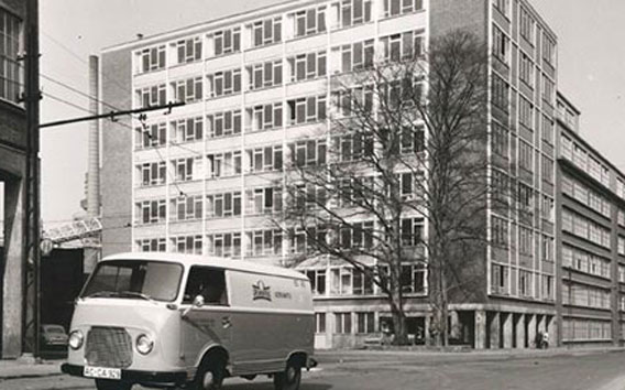1946: Hermann Wirtz funda a Chemie Grünenthal GmbH em Stolberg, Alemanha 